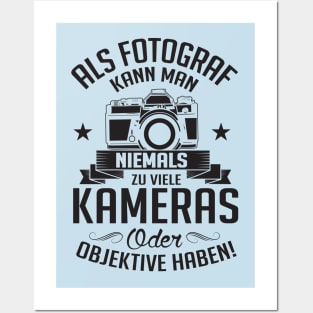 Als Fotograf kann man niemals zu viele Kameras haben (black) Posters and Art